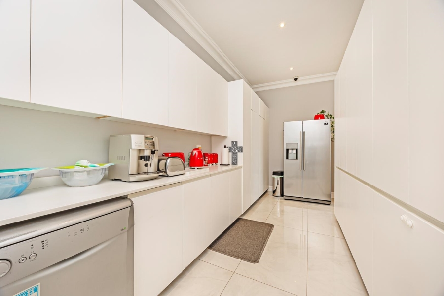 7 Bedroom Property for Sale in Flamingo Vlei Western Cape